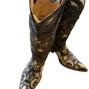 Stylish Black and White Ankle BootsUrban Cowgirl